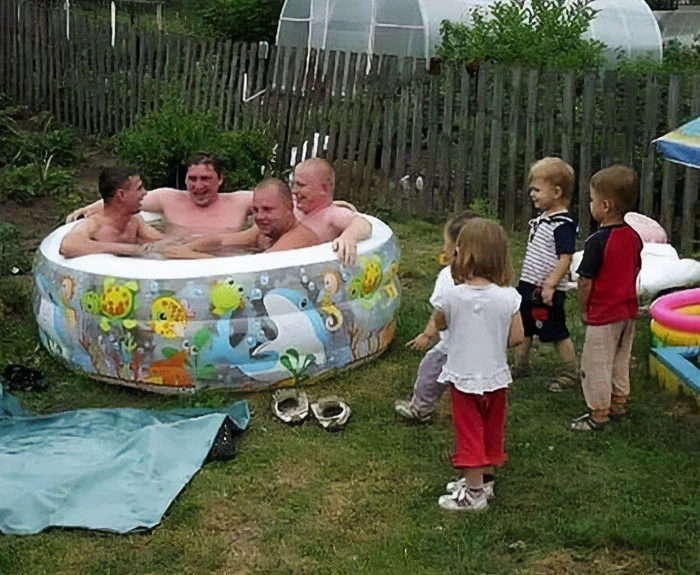 “Humans Doing Human Things”: 50 Pics That Showcase The Weird And Chaotic Side Of Humanity (New Pics)