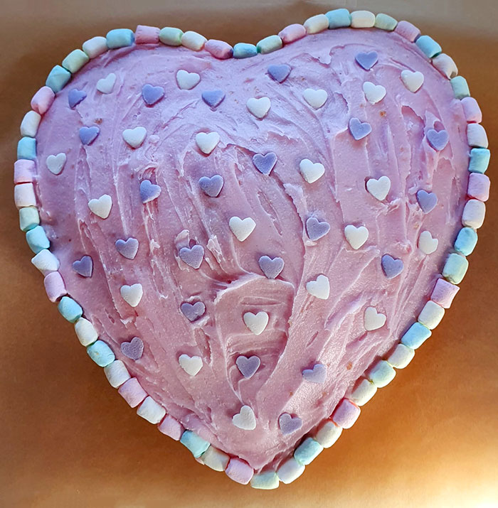 I Made This Cake For Valentine's Day, And My Boyfriend Hasn't Showed Up. If He Keeps Saying He'll Come The Next Day And Then Cancel, I'm Gonna Have To Throw It Away
