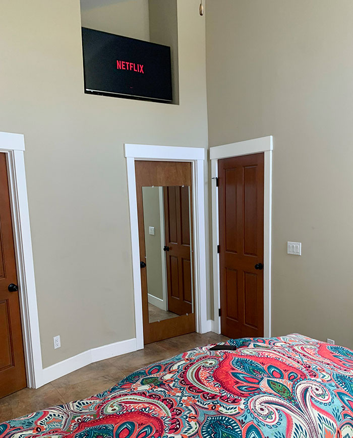 This TV At The Airbnb I'm Staying At