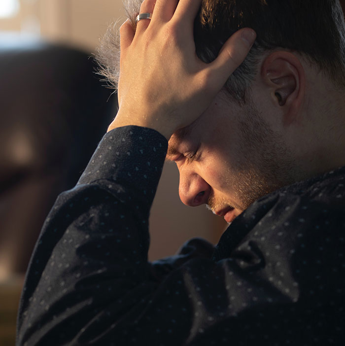 Wife Leaves Husband Stranded In A Train Station After He "Fat-Shames" Her But The Internet Sides With Him