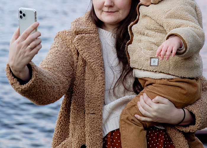 "I Live In An Instagram Photoshoot": Guy Can't Stand Influencer Wife's Obsession With 'Aesthetics', Asks For A Divorce