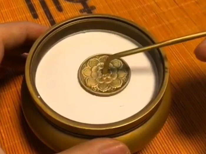 A Little Cup Filled With Sand That You Can Smooth Out With A Flattening Tool