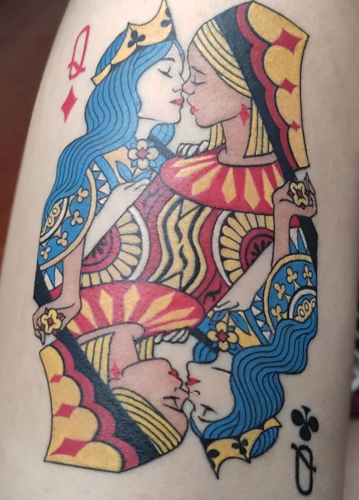 Beautifully executed tattoo of two kissing queens from a playing card, symbolizing unity and artistry in tattoo design.