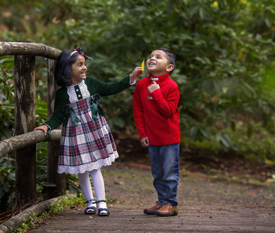 I Took Pictures Of Kids Dressed Up As Adults For A Photography Series "Growing Up Together"