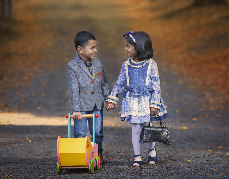 I Took Pictures Of Kids Dressed Up As Adults For A Photography Series "Growing Up Together"