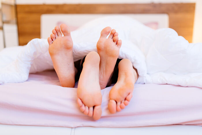 35 Acciones de hombres intentando impresionar a mujeres que consiguen exactamente lo contrario