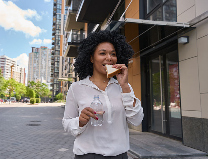 30 "Obvious Signs" To Identify An American In The Crowd, According To Non-Americans