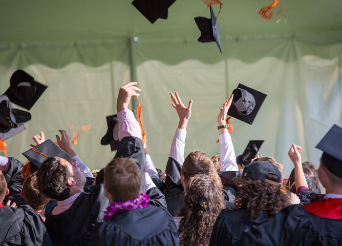 30 "Obvious Signs" To Identify An American In The Crowd, According To Non-Americans