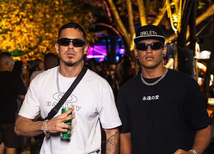 30 "Obvious Signs" To Identify An American In The Crowd, According To Non-Americans