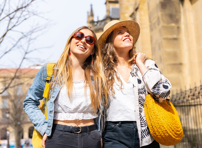 30 "Obvious Signs" To Identify An American In The Crowd, According To Non-Americans