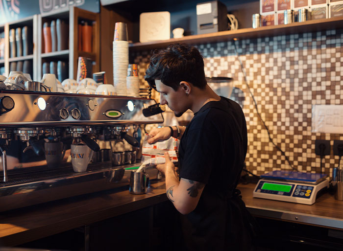 30 "Obvious Signs" To Identify An American In The Crowd, According To Non-Americans