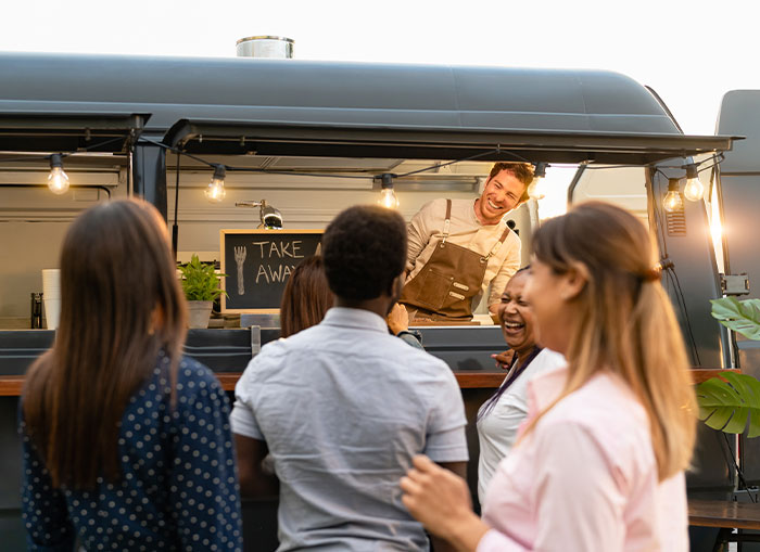 30 Ricos comparten lo peor de tener dinero y sus respuestas no te dejarán indiferente