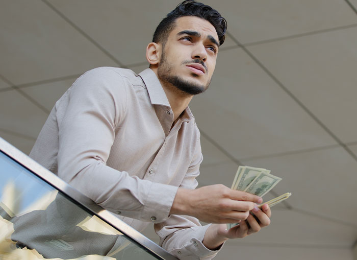 30 Ricos comparten lo peor de tener dinero y sus respuestas no te dejarán indiferente