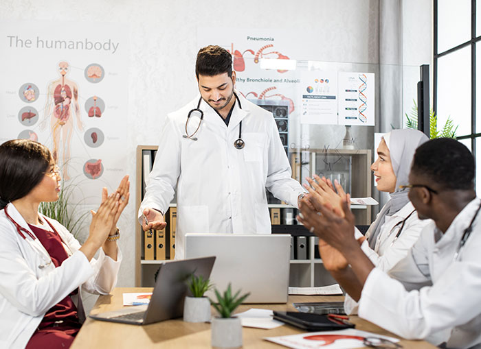 30 Ricos comparten lo peor de tener dinero y sus respuestas no te dejarán indiferente