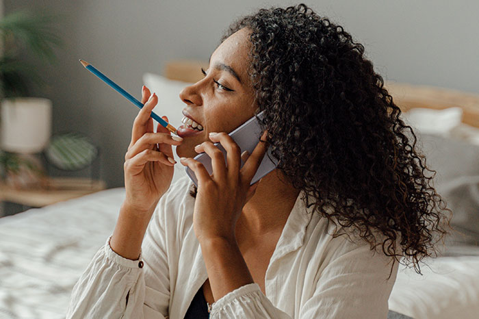 Someone Asked "What Is Something You Say To Scammers Instead Of Hanging Up?" And 50 People Gave The Best Responses