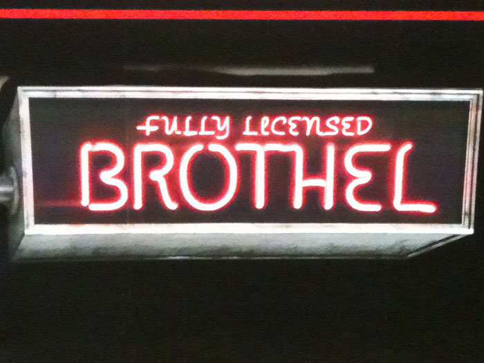 Someone Asked "What Is Something You Say To Scammers Instead Of Hanging Up?" And 50 People Gave The Best Responses