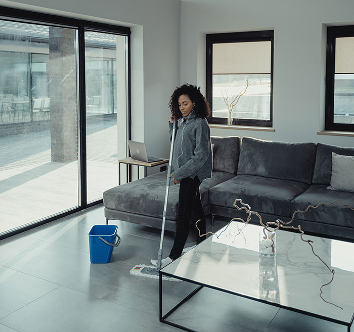 Woman Gets Jealous Of Neighbors&rsquo; Homes Getting Cleaned For Free, Demands The Same Service, Is Offended When Told To Get Lost