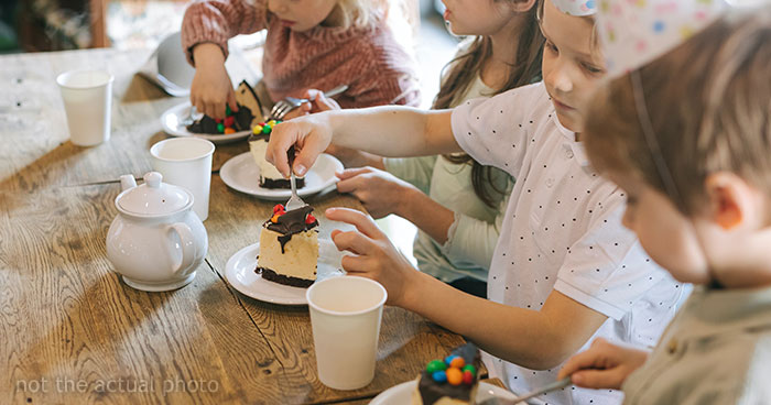 “Lack Of Inclusivity”: Mom Is Confused After She Gets Spammed With Angry Emails For “Excluding” Kids From Her Daughter’s Birthday