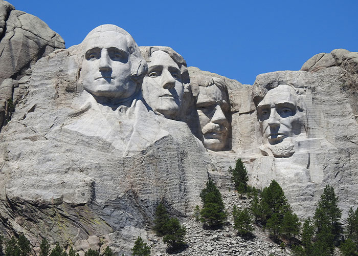 50 Disappointed Tourists Share Travel Destinations From Around The World That Aren't Worth The Hype