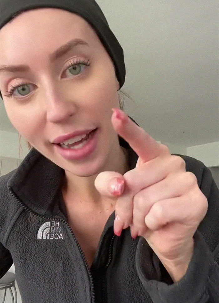 Woman Says She Will Not Tip Starbucks Drive-Thru Workers For Handing Her A Cup, Starts A Discussion Online