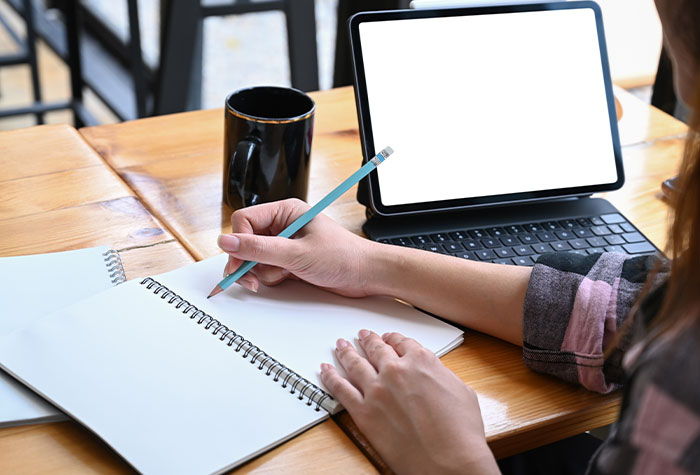 “I’ve Had 6 Lung Infections In The Past Year”: 30 People Reveal The Biggest Downsides To The Careers They Chose