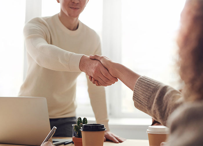 People Share 30 Workplace Red Flags That Just Scream "Working Here Would Suck"