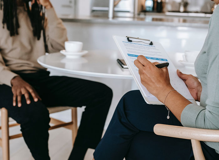 People Share 30 Workplace Red Flags That Just Scream "Working Here Would Suck"