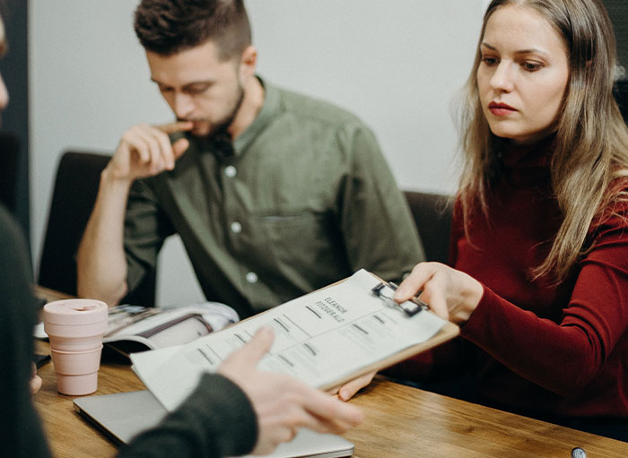 People Share 30 Workplace Red Flags That Just Scream "Working Here Would Suck"