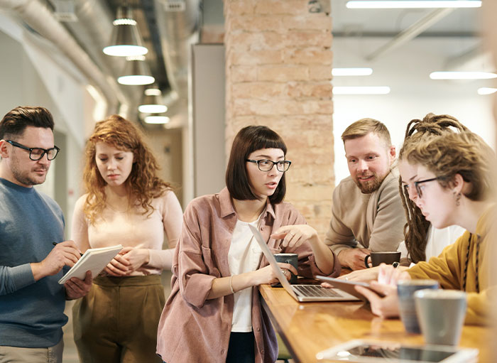 People Share 30 Workplace Red Flags That Just Scream "Working Here Would Suck"