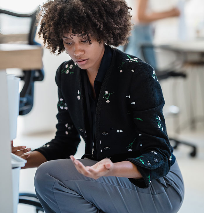 People Share 30 Workplace Red Flags That Just Scream "Working Here Would Suck"