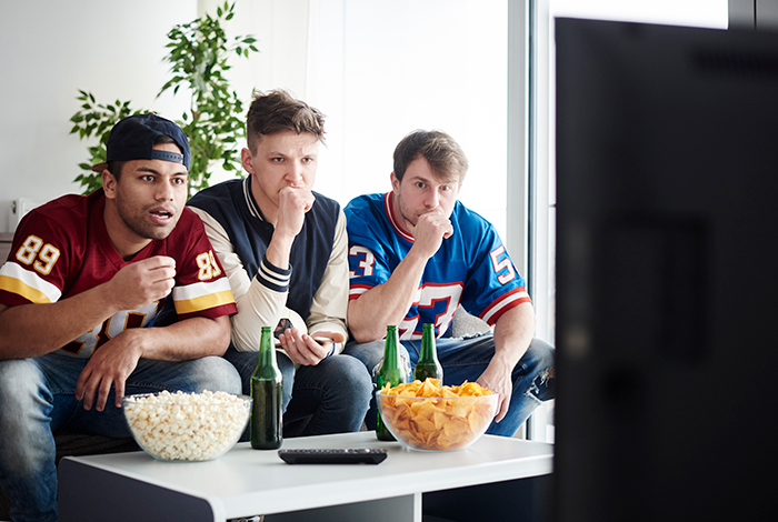 Woman Leaves Her Boyfriend For Reacting Violently To A Super Bowl Commercial, Sparks An Important Conversation About Domestic Violence Woman Leaves Her Boyfriend For Reacting Violently To A Super Bowl Commercial, Sparks An Important Conversation About Domestic Violence