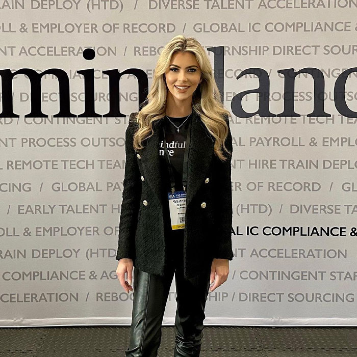 Woman Catches Vendors Having 'Locker Room' Chats About Her During A Meeting, Cancels The Sale Despite VP's Desperate Attempts To Save It