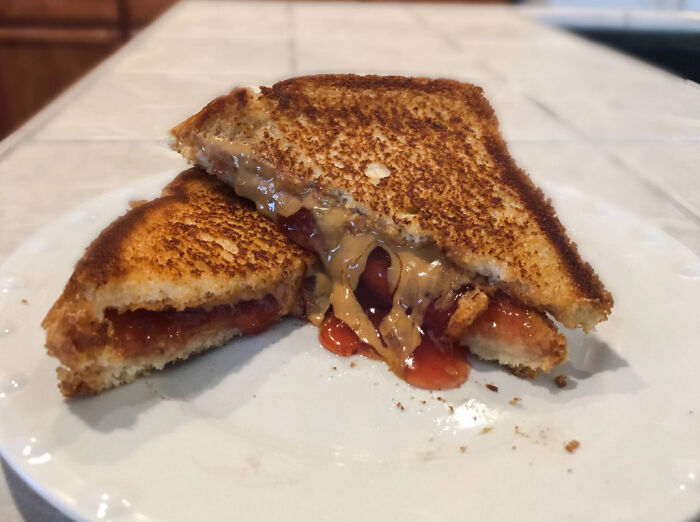 30 People Share Their Favorite Low-Effort Comfort Meals That Require 3 Ingredients Or Less