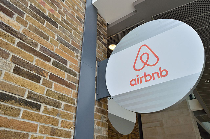 "If You Breathe Too Loud It's $80/Per Breath": People React To A Ridiculous List Of Rules And Upcharges At This Airbnb "If You Breathe Too Loud It's $80/Per Breath": People React To A Ridiculous List Of Rules And Upcharges At This Airbnb
