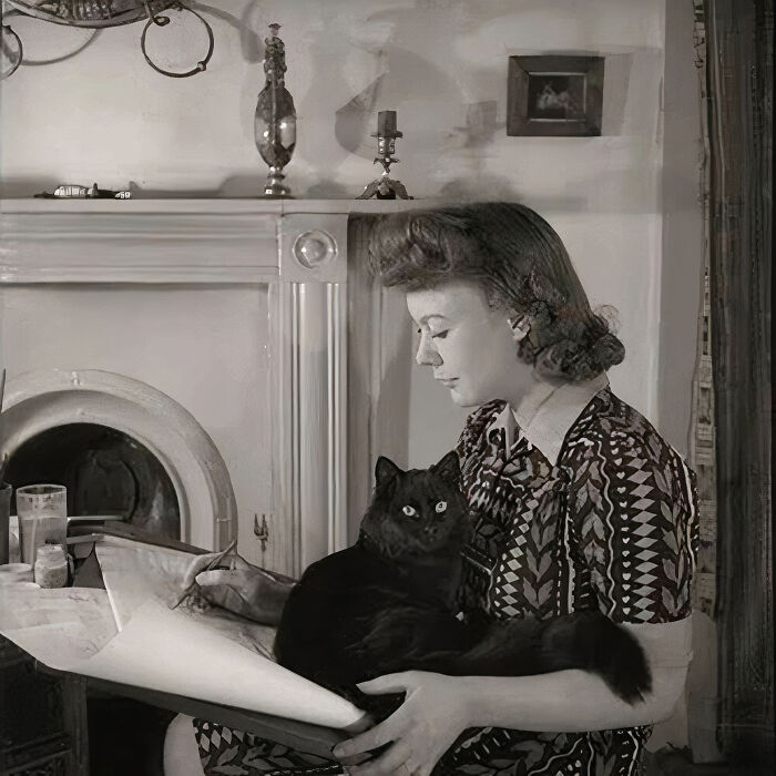 The British Illustrator Molly Blake Had The Company Of A Gorgeous Black Cat While Creating Her Drawings. Picture From 1947 Taken By German Photographer John Gay