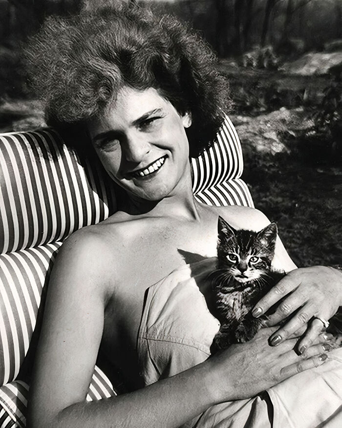 The Renowned American Photographer Margaret Bourke-White Allowed Herself To Be Photographed Enjoying The Company Of Her Pet Cat In The Year 1944