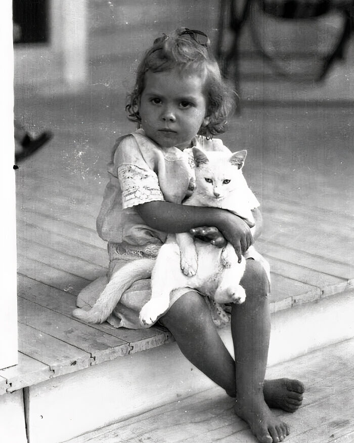 Nothing Is Truer Than The Love Between A Girl And Her Kitten. Florida, United States. Around 1920