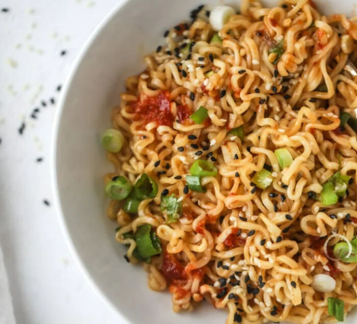 30 People Share Their Favorite Low-Effort Comfort Meals That Require 3 Ingredients Or Less