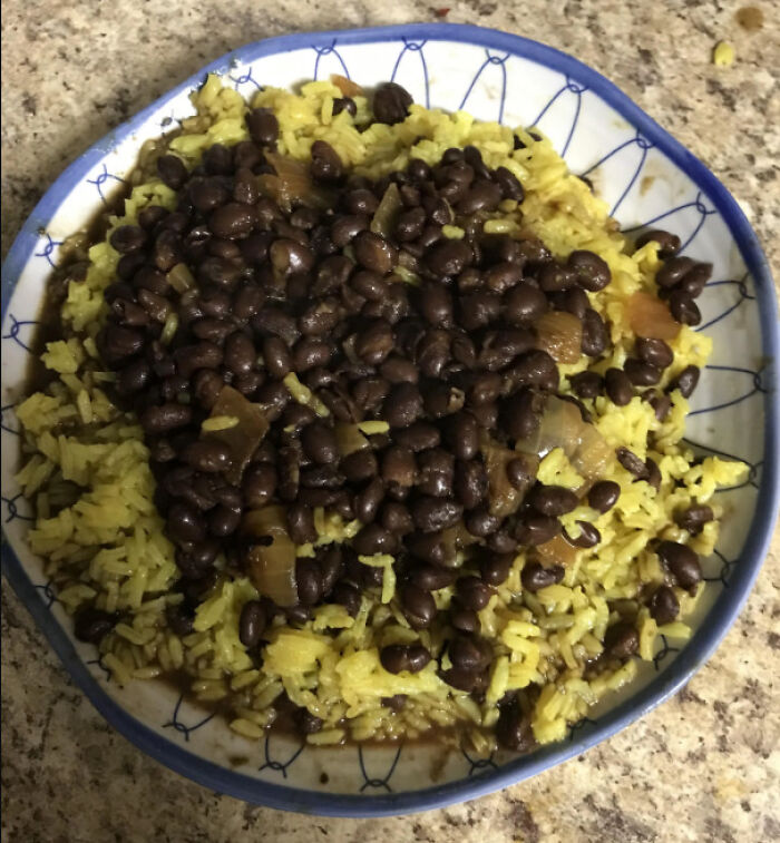 30 People Share Their Favorite Low-Effort Comfort Meals That Require 3 Ingredients Or Less