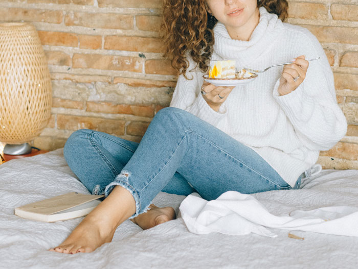 Woman Is Fed Up With Sister's Nagging About Her Being Wealthy, Talks Tough In Response And Gets Called Out