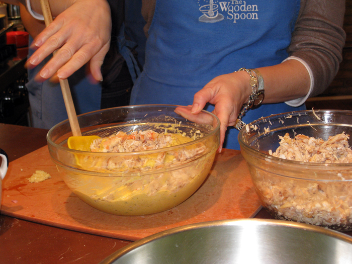 Person Refuses To Stop Cooking Aromatic Meals When His Roommate&rsquo;s Girlfriend Comes Over, Gets Called A Jerk