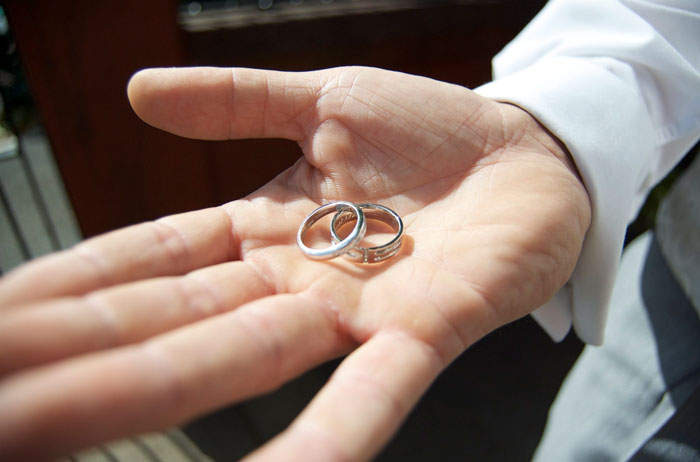 Man Wonders If He Is Wrong To Want His Fianc&eacute;e To Have His Last Name When She Doesn&rsquo;t