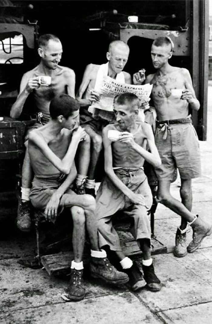 September 1945. Australian Soldiers Catch Up On News From Home After Their Release From Japanese Captivity In Singapore
