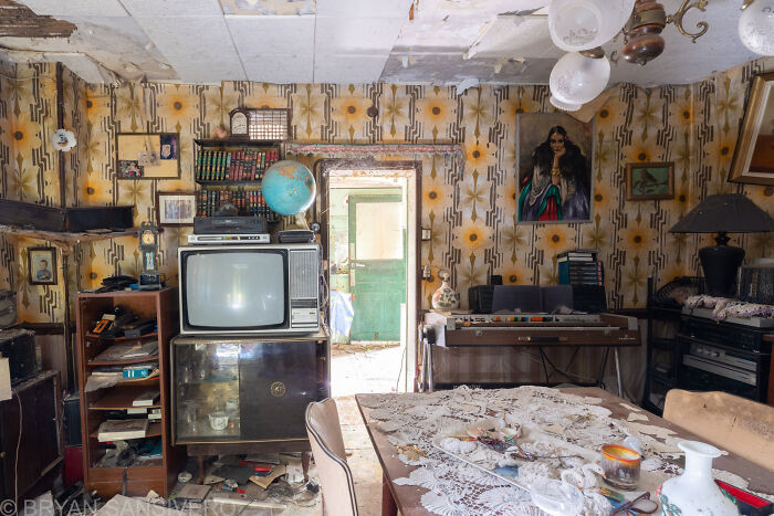 I Discovered An Abandoned House In France Filled With 'Demonic' Dolls (18 Pics) I Discovered An Abandoned House In France Filled With 'Demonic' Dolls (18 Pics)