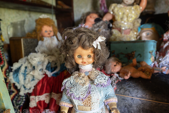 I Discovered An Abandoned House In France Filled With 'Demonic' Dolls (18 Pics) I Discovered An Abandoned House In France Filled With 'Demonic' Dolls (18 Pics)