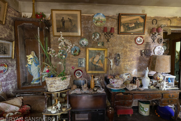 I Discovered An Abandoned House In France Filled With 'Demonic' Dolls (18 Pics) I Discovered An Abandoned House In France Filled With 'Demonic' Dolls (18 Pics)