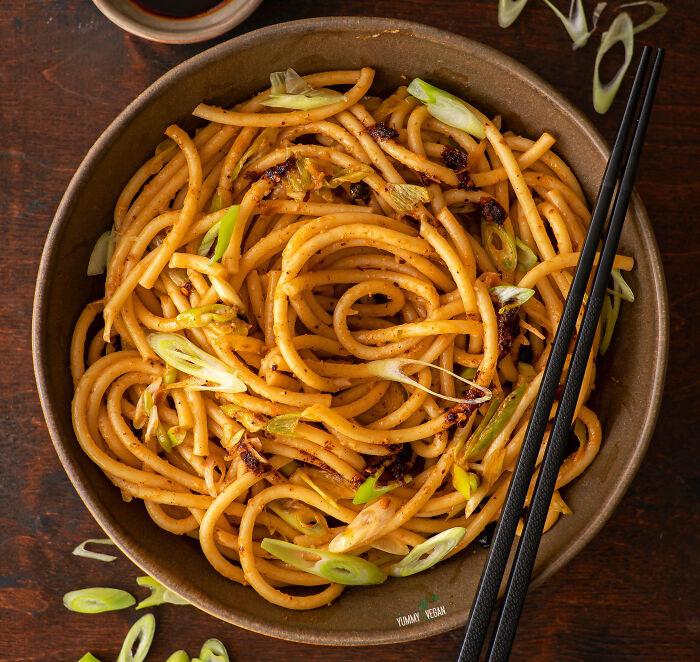 30 People Share Their Favorite Low-Effort Comfort Meals That Require 3 Ingredients Or Less