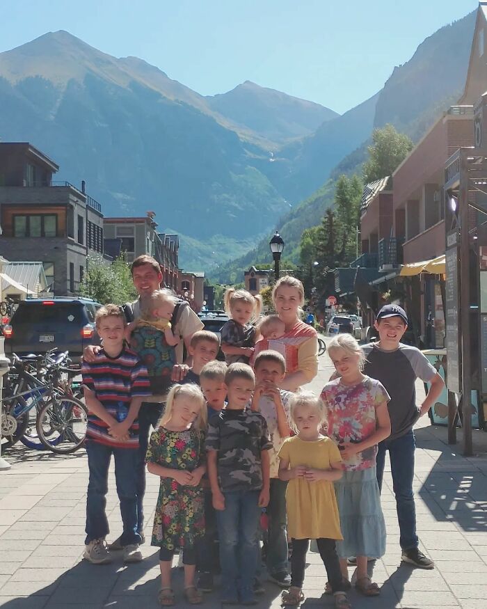 "Little House In The High Desert": This Couple Had 12 Kids In 12 Years