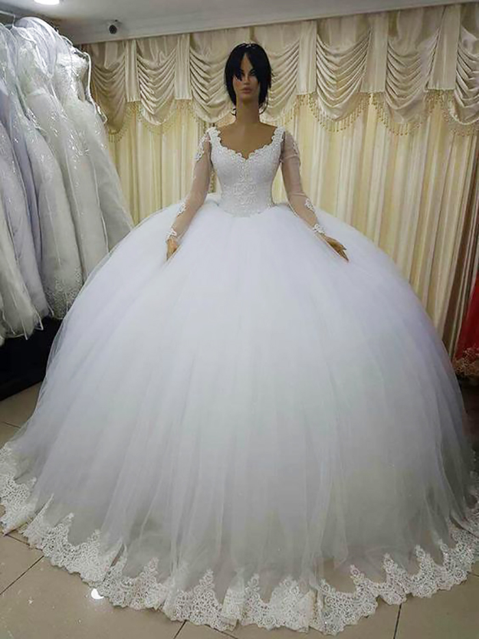 Woman Blocks Fianc&eacute;&rsquo;s Number And Stays At Mom&rsquo;s House After He Gives An Overly Honest Opinion On Her Wedding Dress