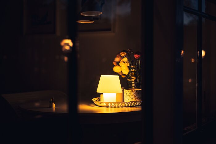 Someone Wondered “What’s A Sign That Someone Grew Up Poor?” And 30 Folks Online Delivered